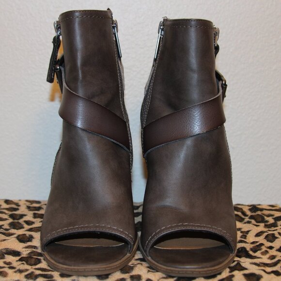 dv By Dolce Vita Peep Toe Heel, Size 6 - Picture 2 of 6